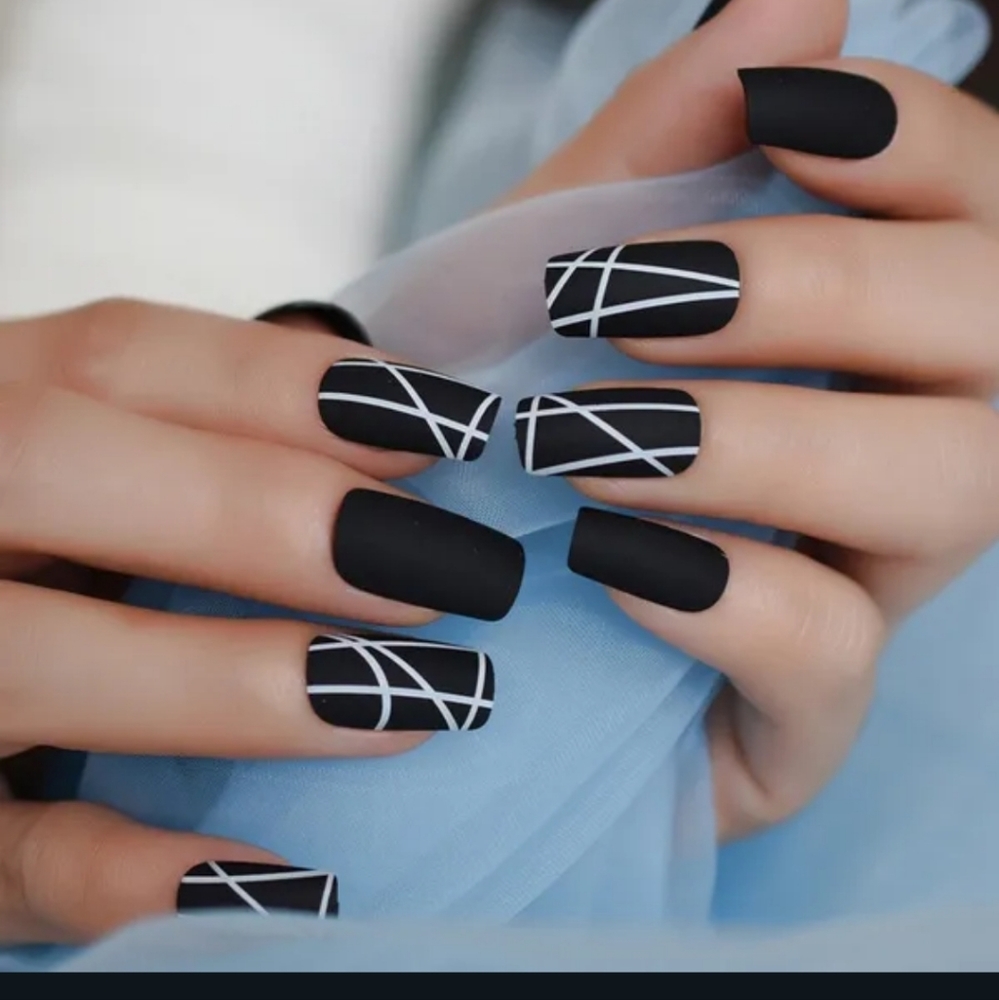 Press on nails